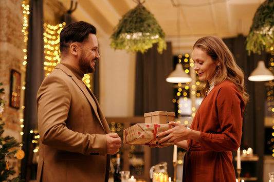Les Bougies comme Cadeau Idéal : Comment Personnaliser vos Créations pour Marquer les Esprits